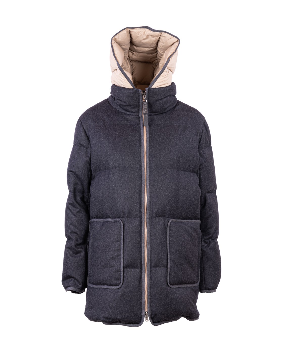 shop BRUNELLO CUCINELLI Saldi Piumino: Brunello Cucinelli piumino in flanella di lana vergine.
Cappuccio.
Chiusura con zip e doppio cursore.
Tasche basse.
Polsini con elastico.
Imbottitura realizzata con materiali naturali di alta qualità: 90% piumino d'oca, 10% piuma d'oca.
Composizione: 100% LANA VERGINE.
Fabbricato in Italia.. MT2262704-C005 number 844302